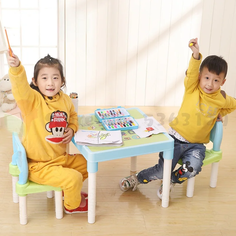 Set tavolo e sedie in plastica - Kids Outdoor Table And Chair Set recensione e prezzo