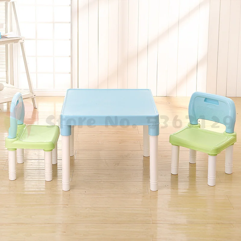 Set tavolo e sedie in plastica - Kids Outdoor Table And Chair Set recensione e prezzo